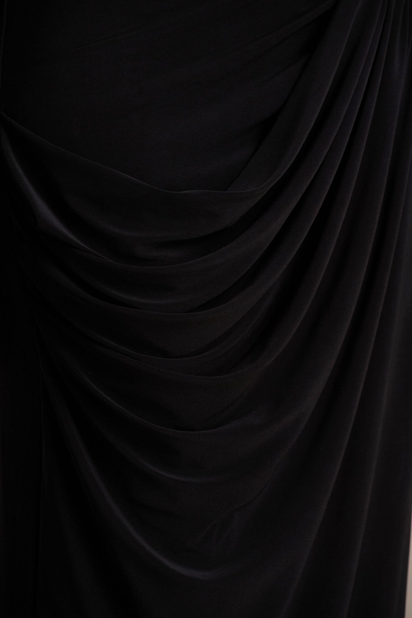 Fluxy | Black Long-Sleeved Crop-Top With Ruched Detailing